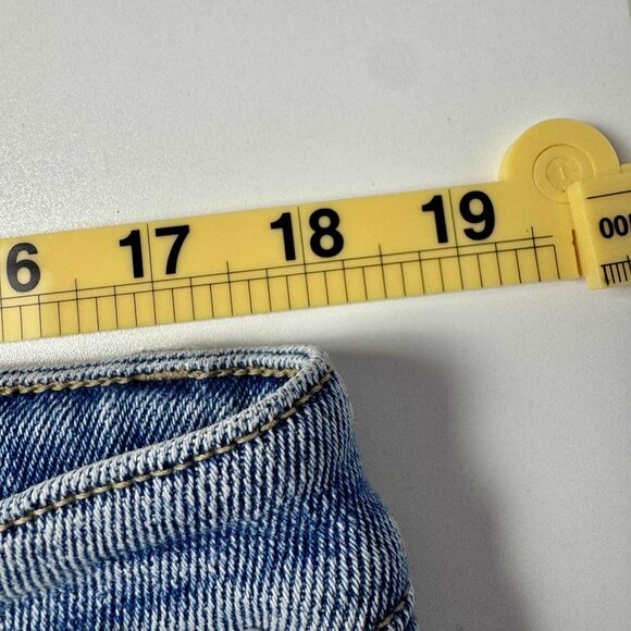 KanCan Boyfriend Mid Rise Ripped Ankle Jean - Size 30 - Picture 8 of 9